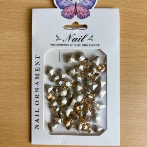 Đá khối nhọn vàng