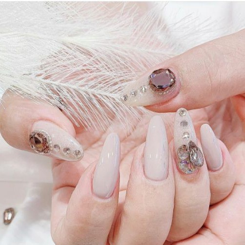 Sử dụng keo 401 dán móng nail