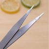 Sử dụng nhíp gắp đá nail